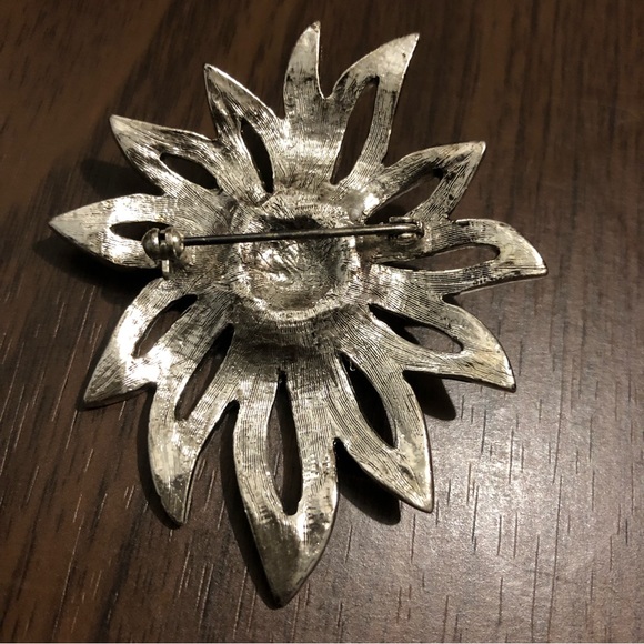 Vintage Silver BROOCH PIN Flower / Faux Diamonds - Picture 5 of 15